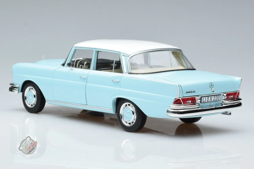 1:18 Norev Mercedes Benz 220SE (W111) 1965 Light Blue