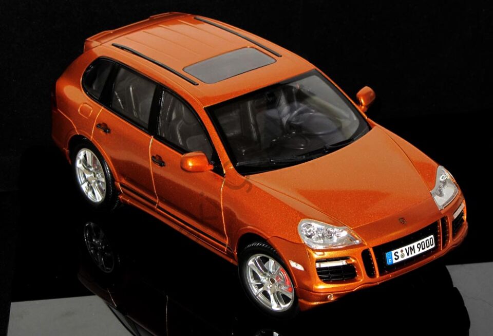 1:18 Norev Porsche Cayenne GTS (957) Orange