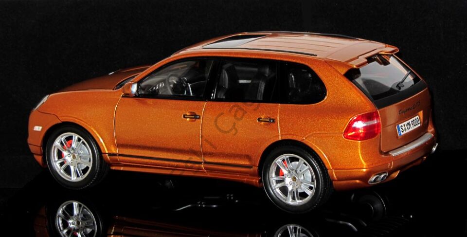 1:18 Norev Porsche Cayenne GTS (957) Orange