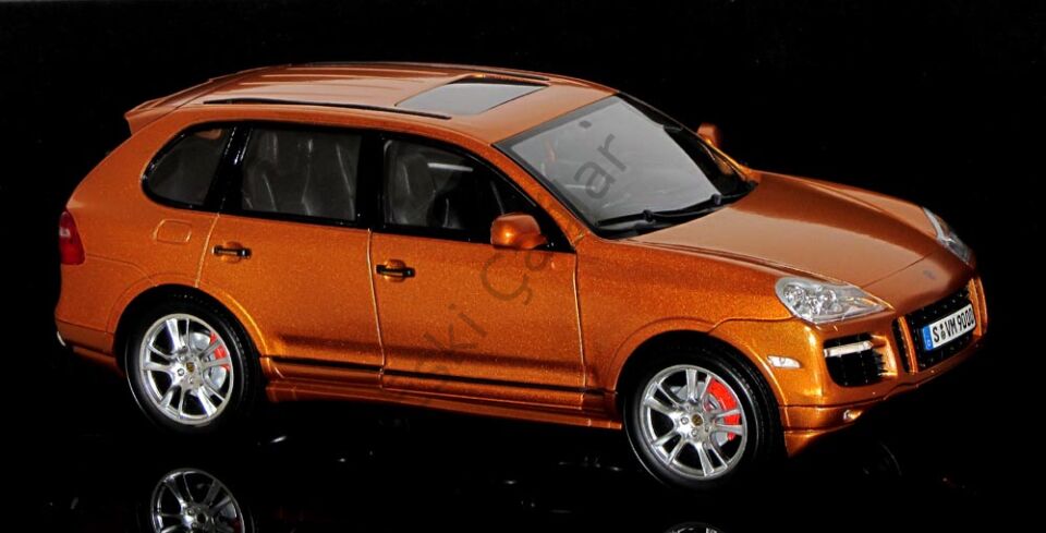 1:18 Norev Porsche Cayenne GTS (957) Orange