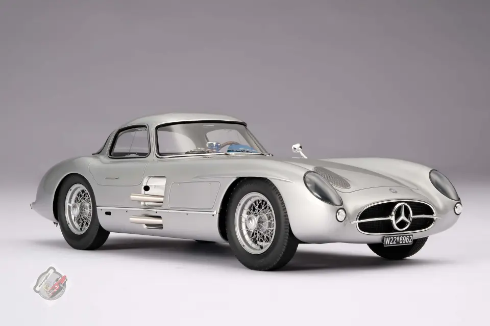 1:18 Amalgam Mercedes Benz 300 SLR Uhlenhaut Coupe - Silver Grey Metallic