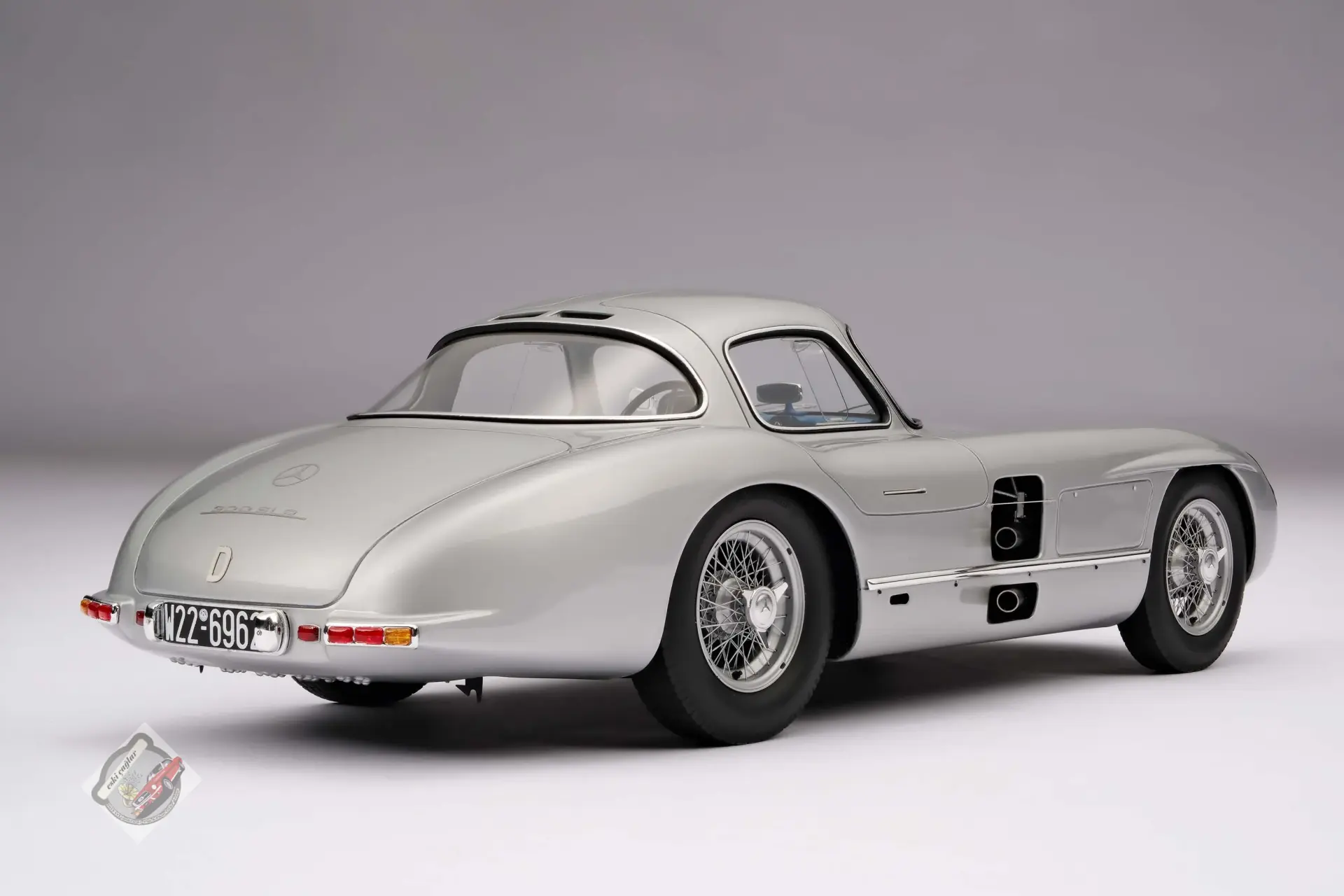 1:18 Amalgam Mercedes Benz 300 SLR Uhlenhaut Coupe - Silver Grey Metallic