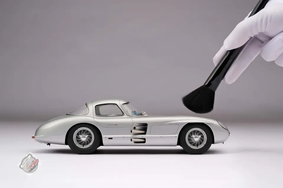 1:18 Amalgam Mercedes Benz 300 SLR Uhlenhaut Coupe - Silver Grey Metallic
