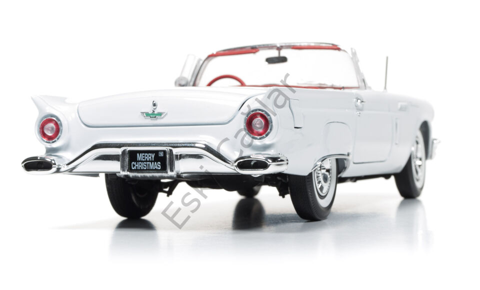 1:18 AutoWorld 1957 Ford Thunderbird Holdiay Muscle