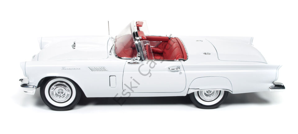 1:18 AutoWorld 1957 Ford Thunderbird Holdiay Muscle