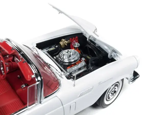 1:18 AutoWorld 1957 Ford Thunderbird Holdiay Muscle