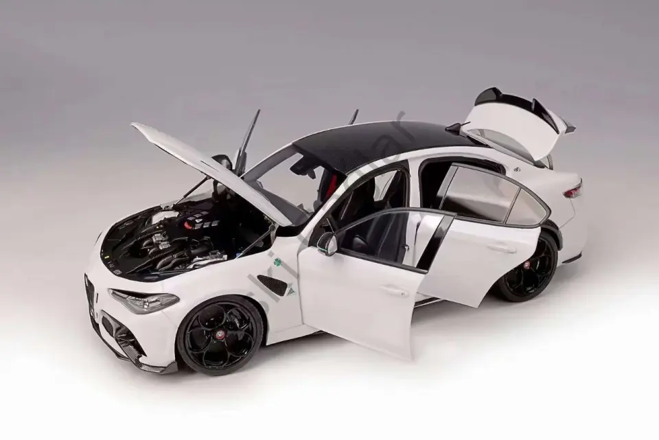 1:18 Motorhelix Alfa Romeo Giulia GTA Bianco Trofed White