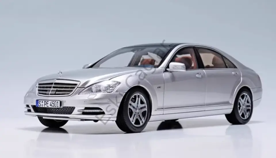 1:18 Motorhelix Mercedes-Benz S-Class S600L W221 (Silver)