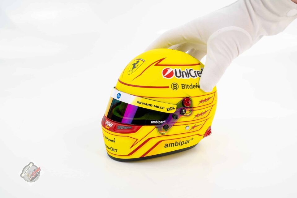 1:2 Lewis Hamilton Team Ferrari F1 2025 Season HP N 44 Kask