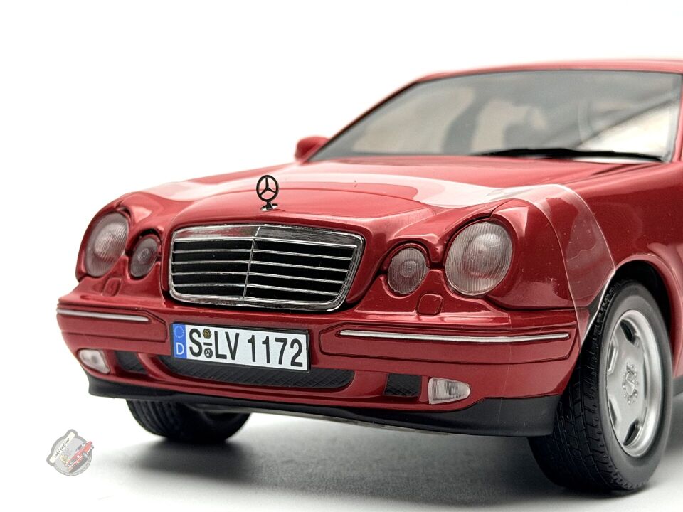 1:18 Sunstar  Mercedes E320 Sedan Avantgarde Red 2001