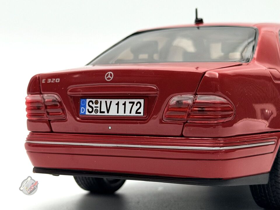 1:18 Sunstar  Mercedes E320 Sedan Avantgarde Red 2001
