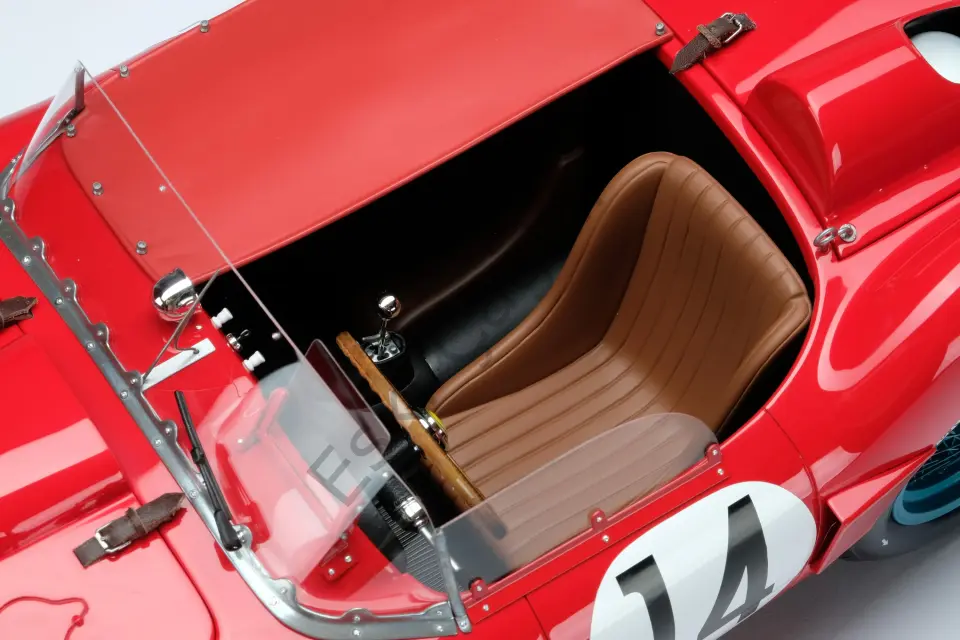 1:18 Amalgam Ferrari 250 TR Winner 12 Hours of Sebring #14 Driven by Phil Hill/Peter Collins (Ön Sipariş)