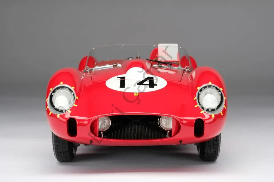 1:18 Amalgam Ferrari 250 TR Winner 12 Hours of Sebring #14 Driven by Phil Hill/Peter Collins (Ön Sipariş)