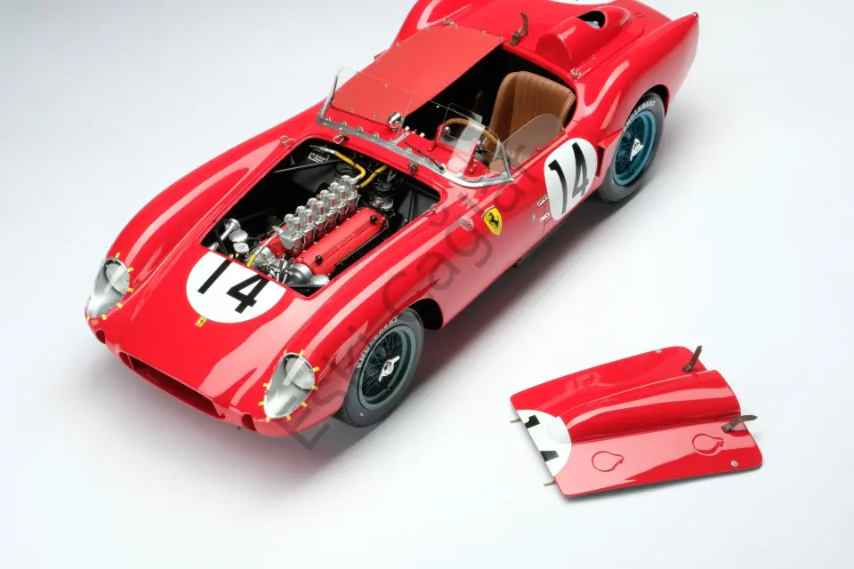 1:18 Amalgam Ferrari 250 TR Winner 12 Hours of Sebring #14 Driven by Phil Hill/Peter Collins (Ön Sipariş)