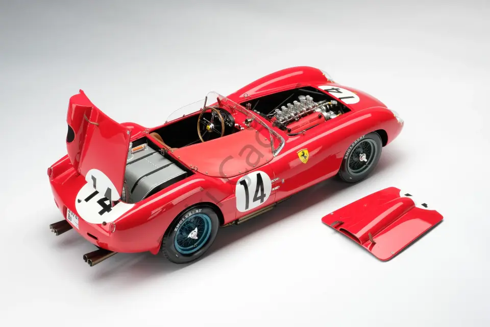 1:18 Amalgam Ferrari 250 TR Winner 12 Hours of Sebring #14 Driven by Phil Hill/Peter Collins (Ön Sipariş)