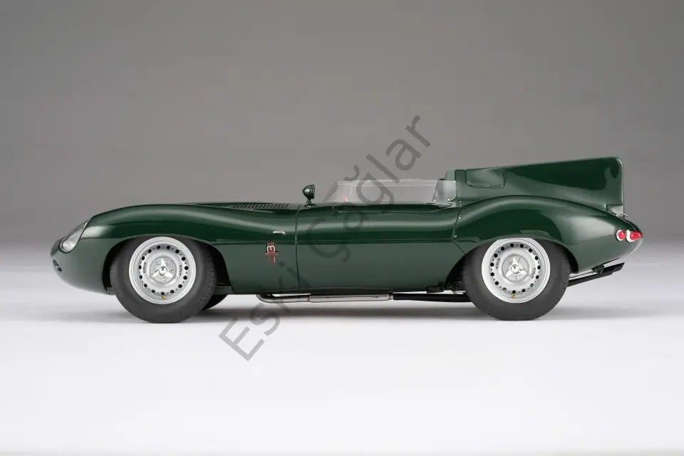 1:18 Amalgam Jaguar D-type Winner 12h Reims 1956 #25 Driven by: Hamilton, Bueb (Ön Sipariş)