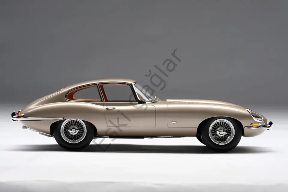 1:18 Amalgam Jaguar E-type Coupe Bronze (Ön Sipariş)
