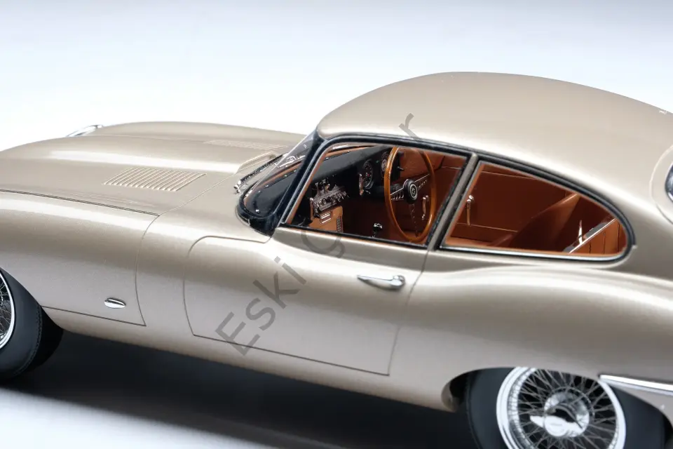 1:18 Amalgam Jaguar E-type Coupe Bronze (Ön Sipariş)