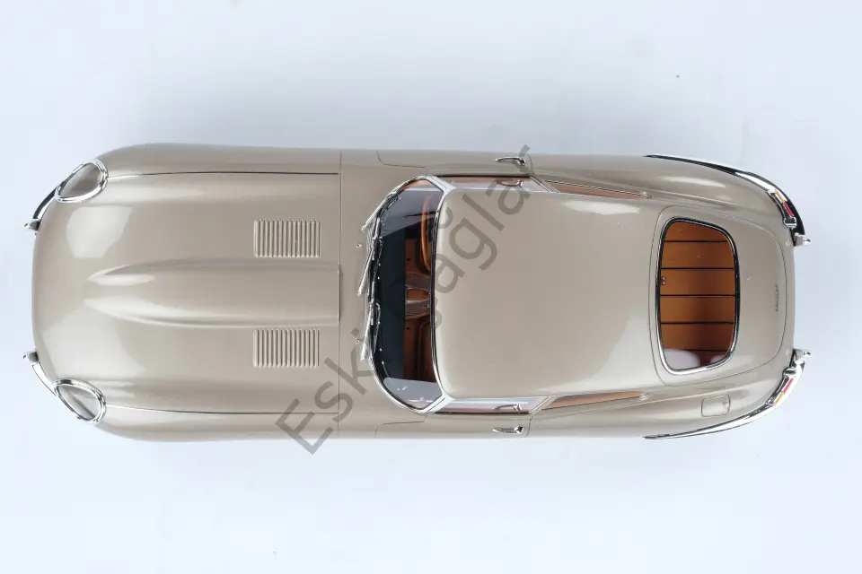1:18 Amalgam Jaguar E-type Coupe Bronze (Ön Sipariş)