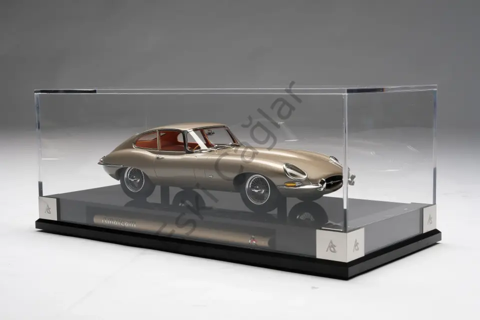 1:18 Amalgam Jaguar E-type Coupe Bronze (Ön Sipariş)
