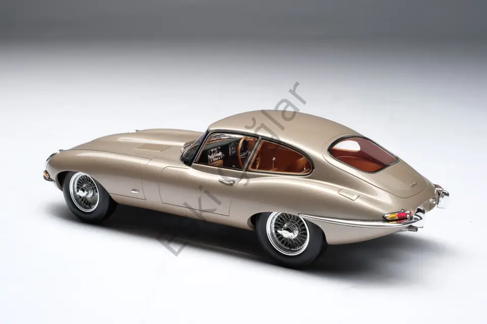 1:18 Amalgam Jaguar E-type Coupe Bronze (Ön Sipariş)