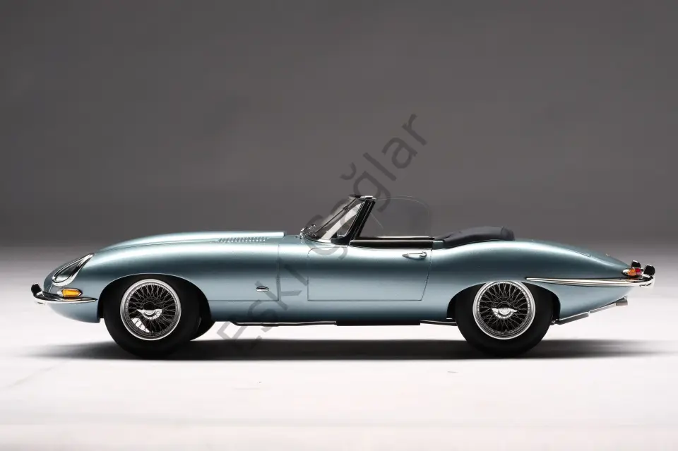 1:18 Amalgam Jaguar E-type Roadster Light Blue (Ön Sipariş)