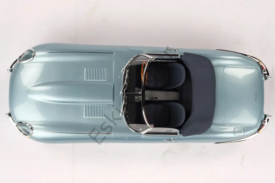 1:18 Amalgam Jaguar E-type Roadster Light Blue (Ön Sipariş)