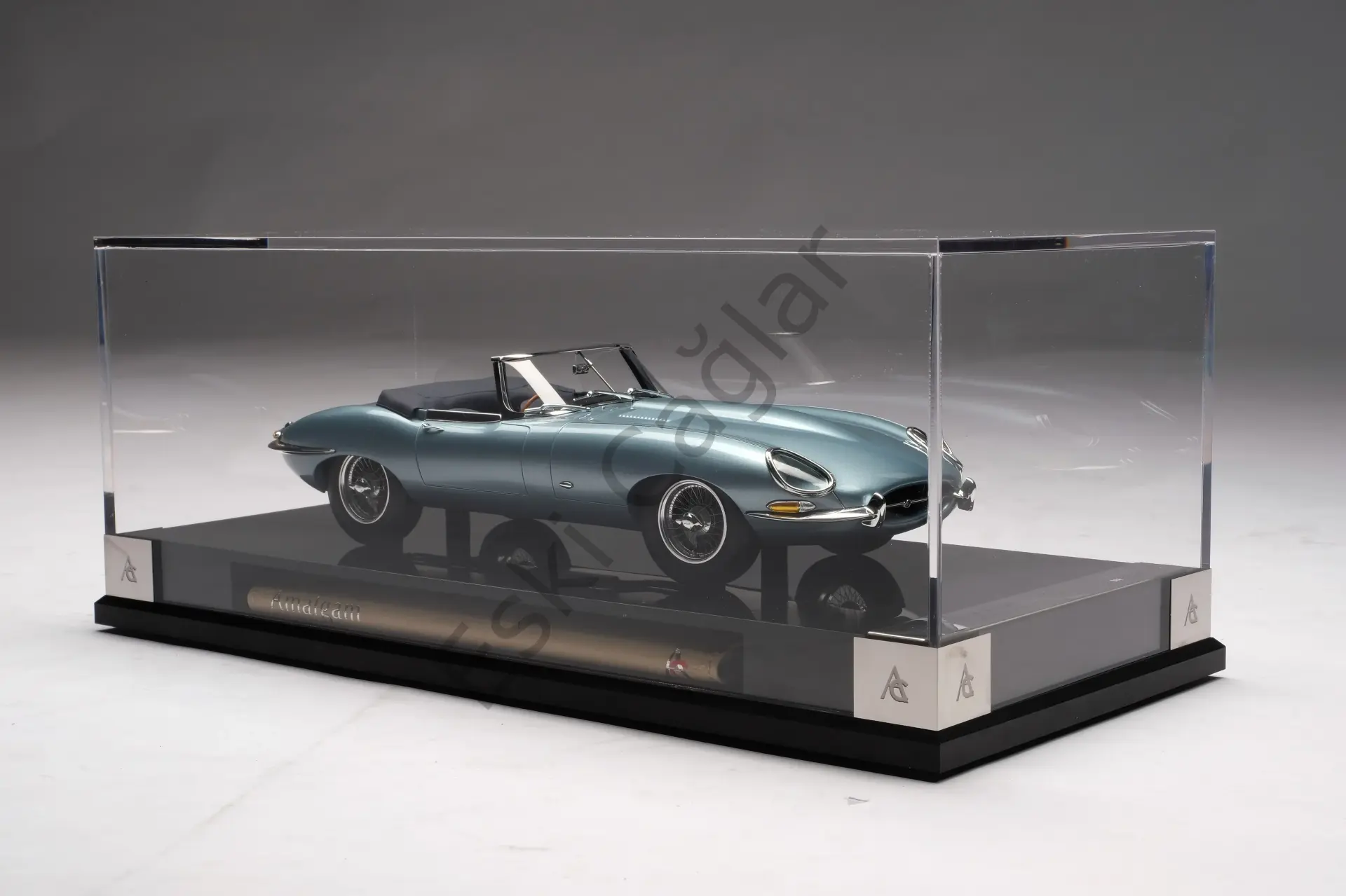 1:18 Amalgam Jaguar E-type Roadster Light Blue (Ön Sipariş)