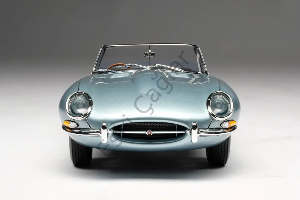 1:18 Amalgam Jaguar E-type Roadster Light Blue (Ön Sipariş)