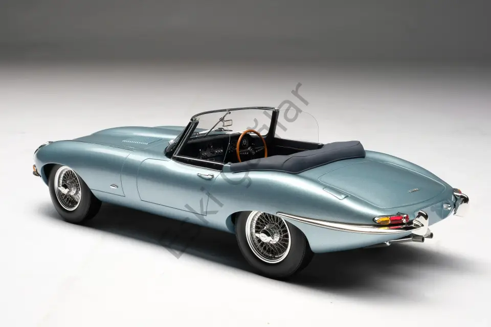 1:18 Amalgam Jaguar E-type Roadster Light Blue (Ön Sipariş)