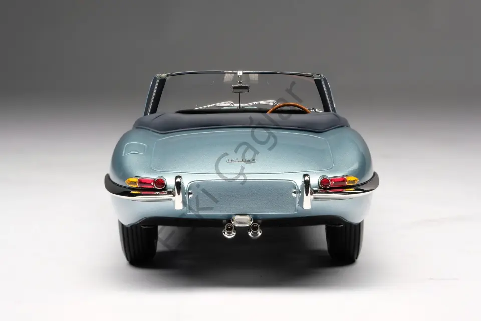 1:18 Amalgam Jaguar E-type Roadster Light Blue (Ön Sipariş)
