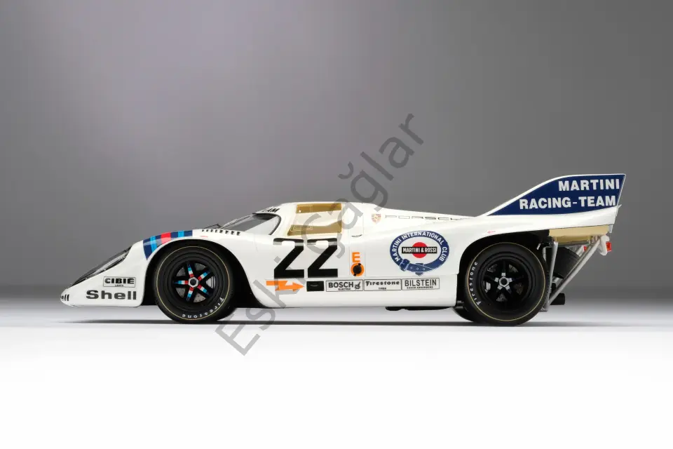 1:18 Amalgam Porsche 917K - 1971 Le Mans Winner - Martini Livery (Ön Sipariş)