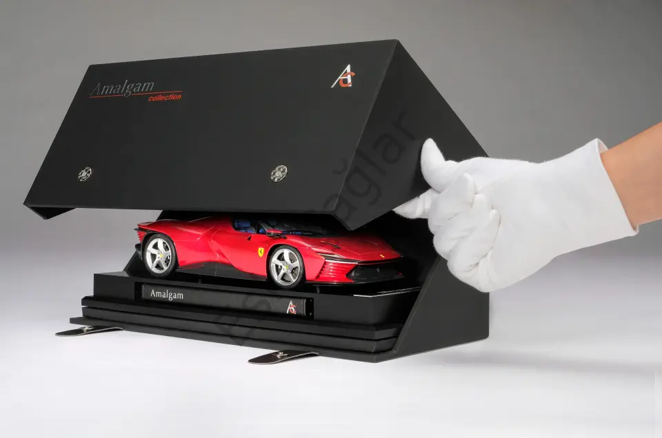 1:18 Amalgam Ferrari Daytona SP3 Rosso Corsa (Ön Sipariş)