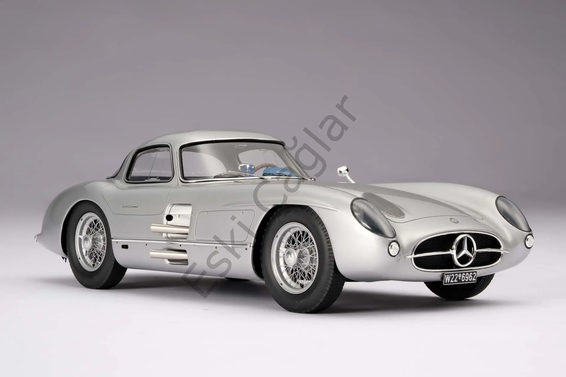 1:18 Amalgam Mercedes-Benz 300 SLR Uhlenhaut Coupe Silver (Ön Sipariş)