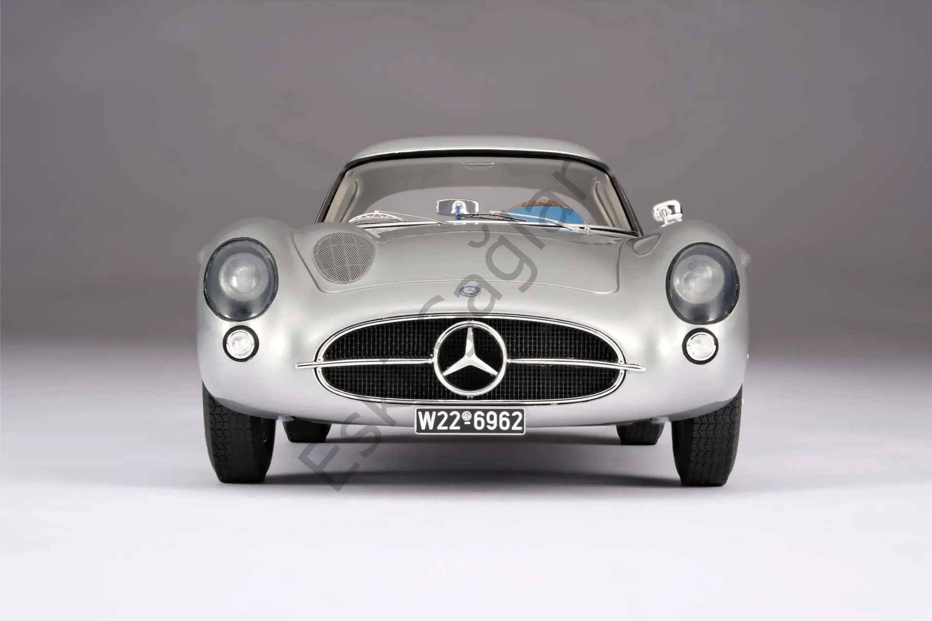 1:18 Amalgam Mercedes-Benz 300 SLR Uhlenhaut Coupe Silver (Ön Sipariş)