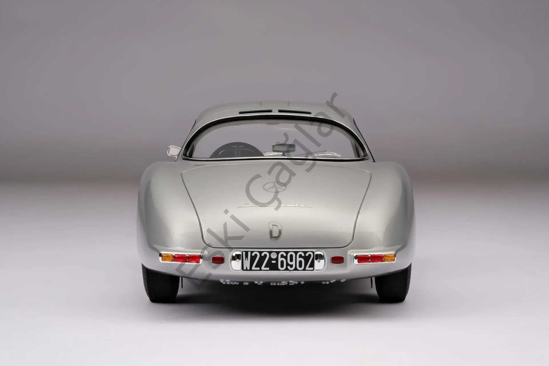 1:18 Amalgam Mercedes-Benz 300 SLR Uhlenhaut Coupe Silver (Ön Sipariş)