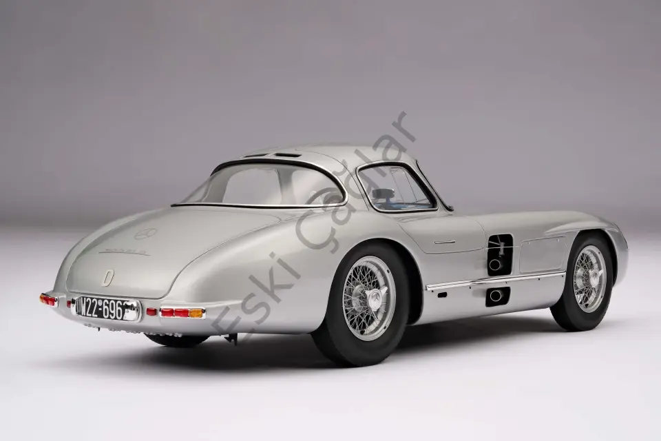 1:18 Amalgam Mercedes-Benz 300 SLR Uhlenhaut Coupe Silver (Ön Sipariş)