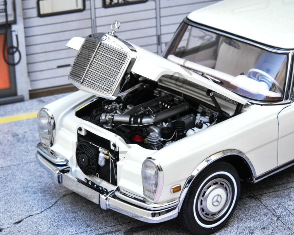 1:18 CMC M-215 Mercedes Benz 600 Pullman W100