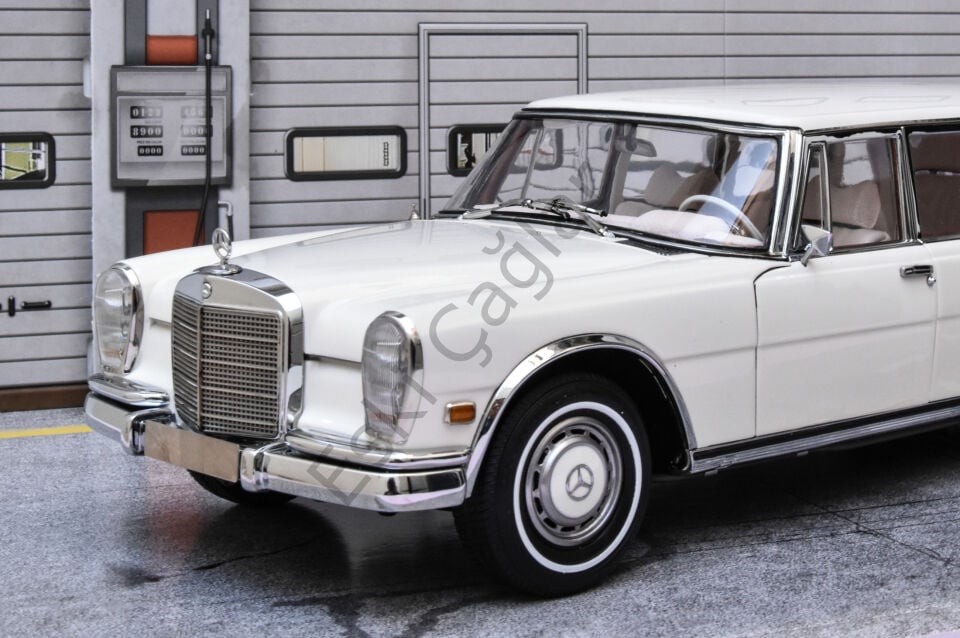 1:18 CMC M-215 Mercedes Benz 600 Pullman W100