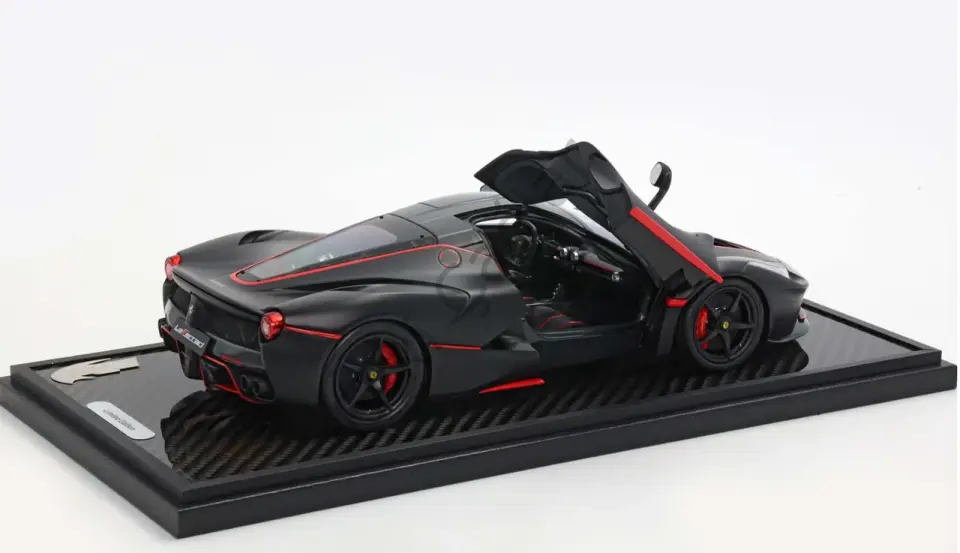 1:18 BBR Models Ferrari LaFerrari Matt Black with Red Stripes 200 Limits (Ön Sipariş)