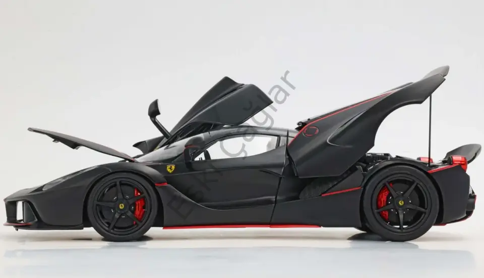 1:18 BBR Models Ferrari LaFerrari Matt Black with Red Stripes 200 Limits (Ön Sipariş)