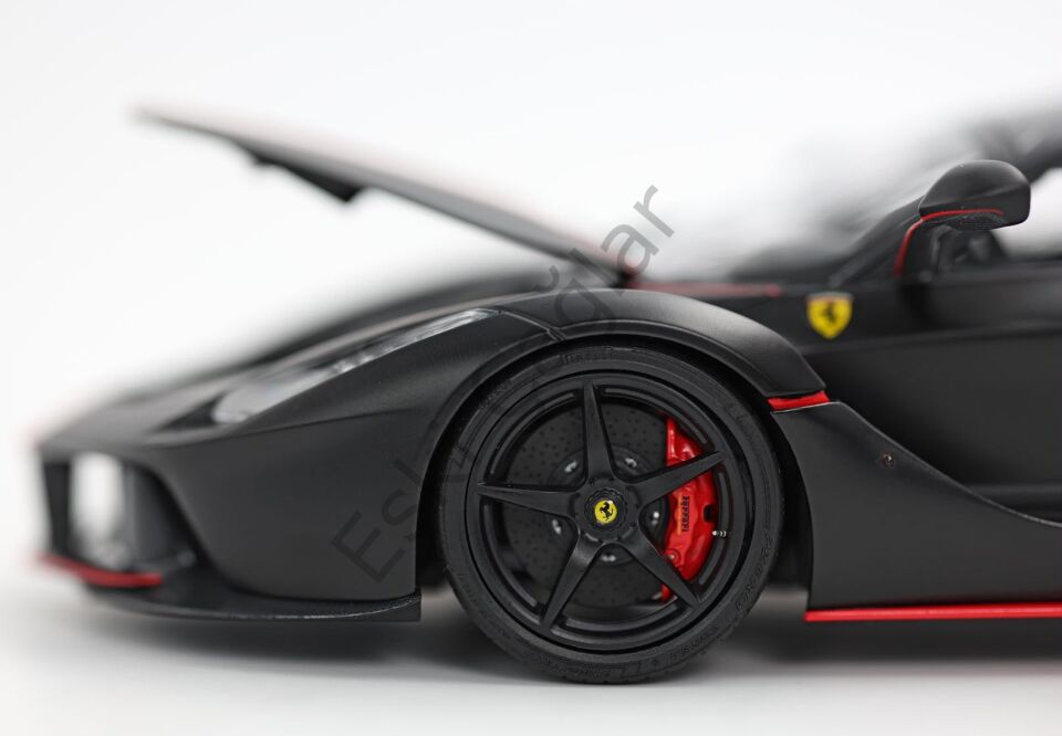 1:18 BBR Models Ferrari LaFerrari Matt Black with Red Stripes 200 Limits