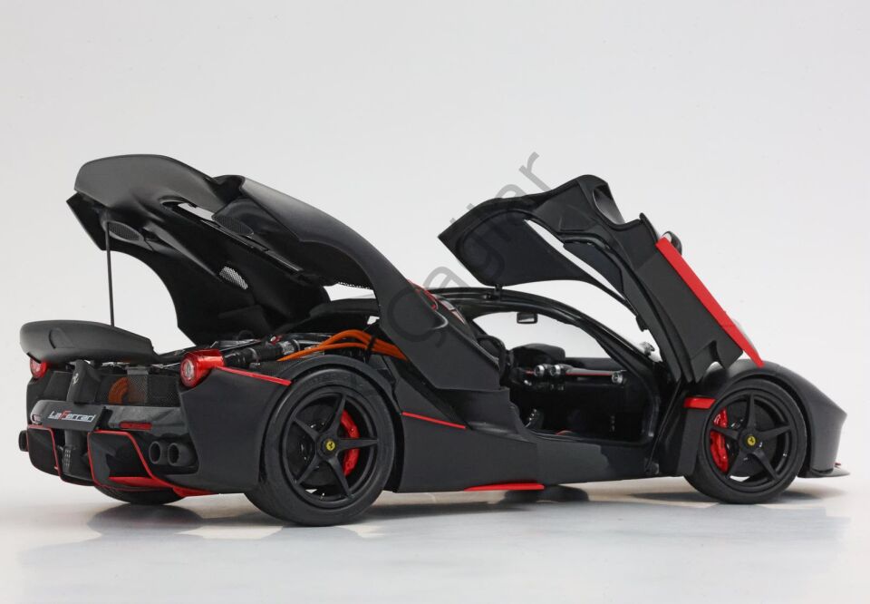 1:18 BBR Models Ferrari LaFerrari Matt Black with Red Stripes 200 Limits