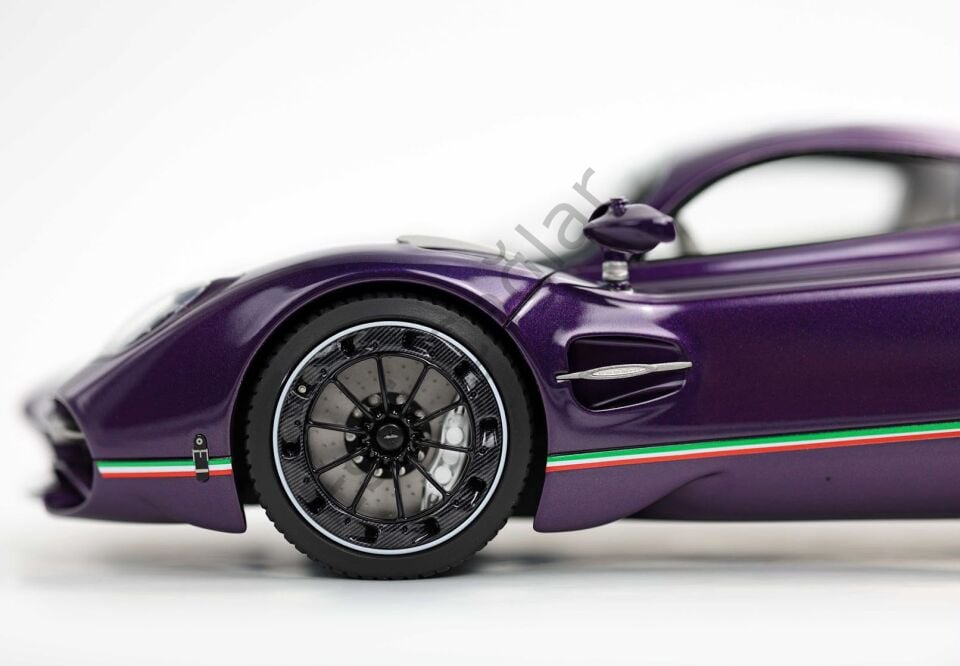 1:18 BBR Models  Pagani Utopia Coupe Purple Hong Kong with Italian Flag