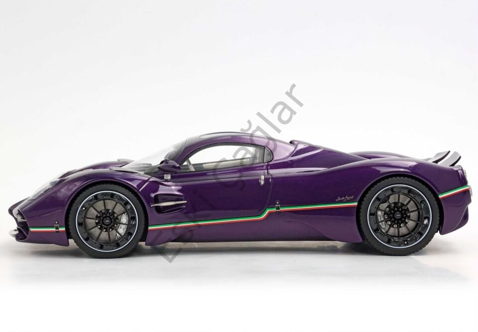 1:18 BBR Models  Pagani Utopia Coupe Purple Hong Kong with Italian Flag