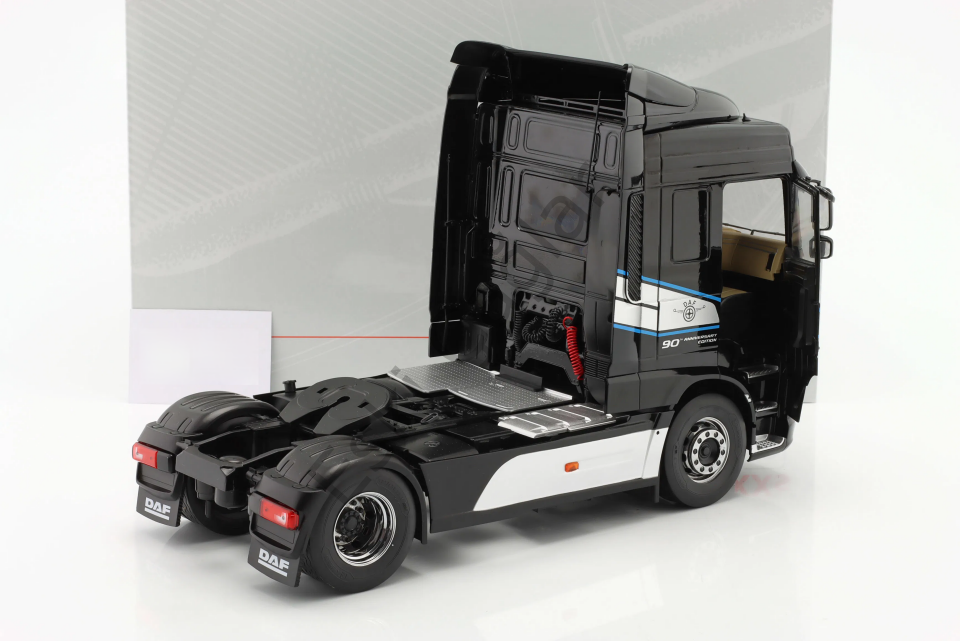 1:18 Premium ClassiXXs DAF XF Space Cab Siyah