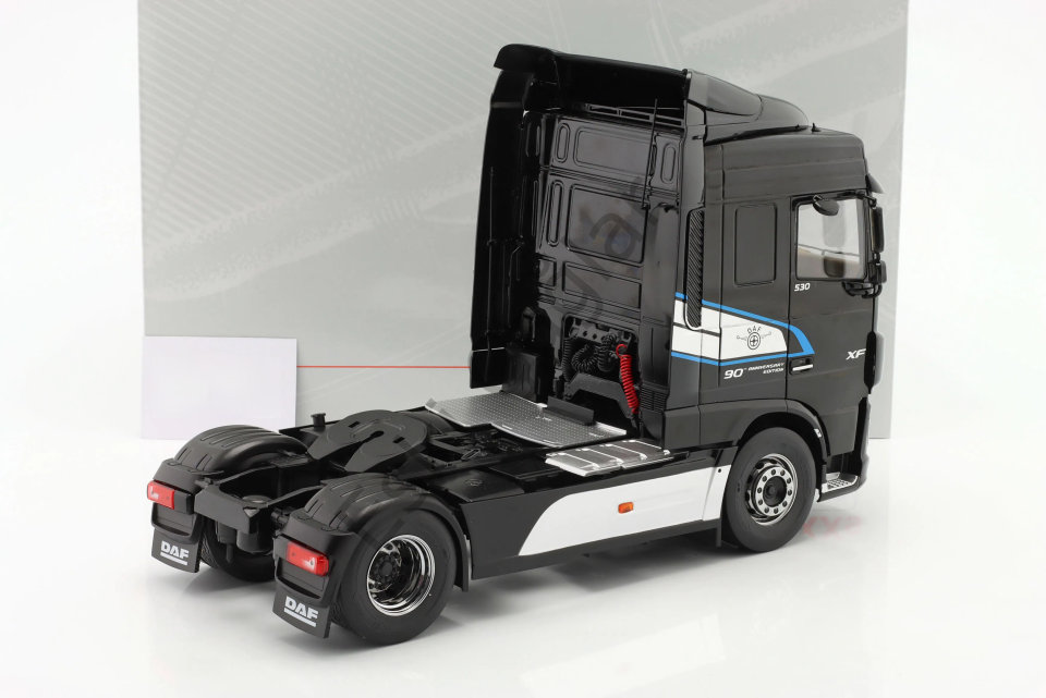 1:18 Premium ClassiXXs DAF XF Space Cab Siyah