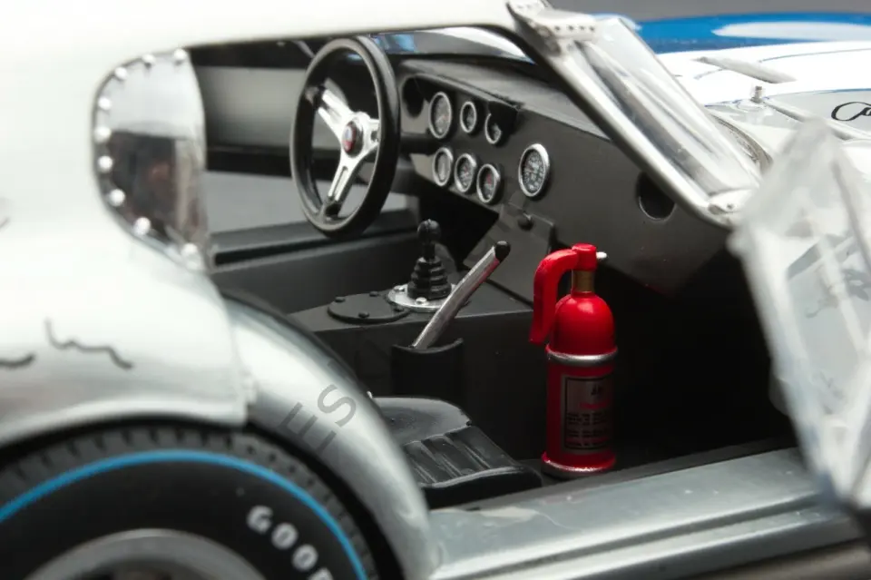 1:18 EXOTO 1965 Cobra Daytona Coupe | Exclusive Signatures Edition 50 Years Special