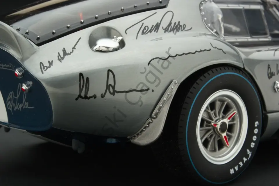 1:18 EXOTO 1965 Cobra Daytona Coupe | Exclusive Signatures Edition 50 Years Special