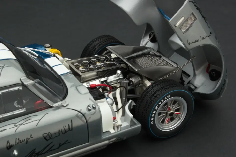 1:18 EXOTO 1965 Cobra Daytona Coupe | Exclusive Signatures Edition 50 Years Special